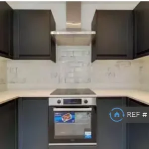 2 bedroom ground-floor flat with private garden - Image 4