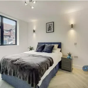 2 bedroom ground-floor flat with private garden - Image 5