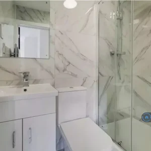 2 bedroom ground-floor flat with private garden - Image 7