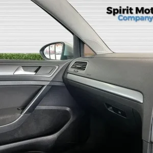 2015 Volkswagen Golf 1.6 TDI BlueMotion Estate - Image 5