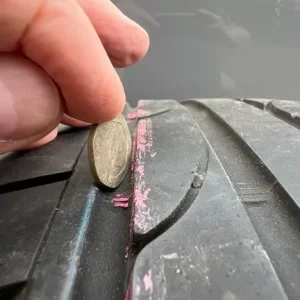 225 40 19 Bridgestone Potenza tyre 6mm tread - Image 4