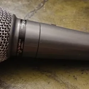 Vintage Realistic Highball Unidirectional Dynamic Microphone 33-984A with Cord and Case - Image 2