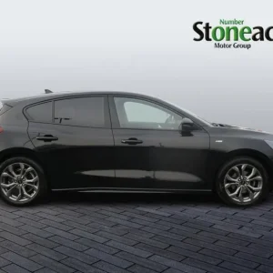 2022 Ford Focus 1.0 EcoBoost ST-Line 5-door hatchback manual - Image 4