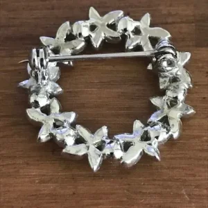 Costume Jewellery Wreath Brooch - Image 4