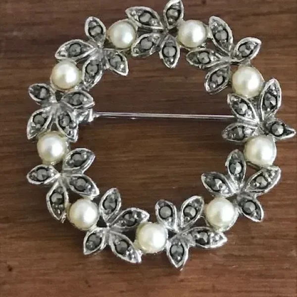 Costume Jewellery Wreath Brooch