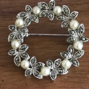 Costume Jewellery Wreath Brooch
