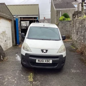 Peugeot Partner Panel Van 2011 1560cc Manual - Image 3