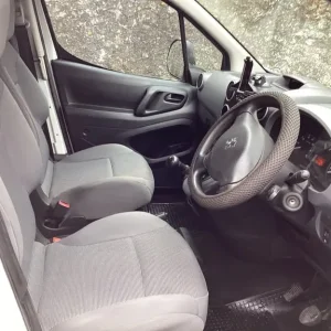 Peugeot Partner Panel Van 2011 1560cc Manual - Image 6