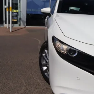 2021 Mazda3 SE-L Lux 2.0L e-SKYACTIV-G MHEV 5-door hatchback - Image 4