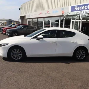 2021 Mazda3 SE-L Lux 2.0L e-SKYACTIV-G MHEV 5-door hatchback - Image 5
