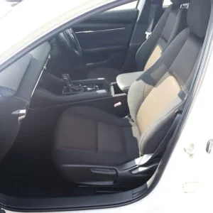2021 Mazda3 SE-L Lux 2.0L e-SKYACTIV-G MHEV 5-door hatchback - Image 7