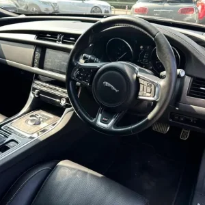 Jaguar XF 3.0d V6 S Auto Euro 6 4dr 2016 - Image 3