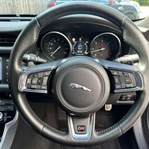 Jaguar XF 3.0d V6 S Auto Euro 6 4dr 2016 - Image 4