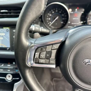 Jaguar XF 3.0d V6 S Auto Euro 6 4dr 2016 - Image 5