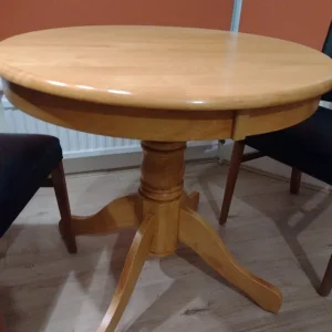 Round wooden dining table with 2 chairs - Image 2