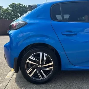 2022 Peugeot 208 1.2 PureTech 100 Allure Premium 5-door Hatchback - Image 7