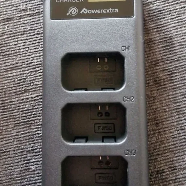 SONY NP-FW50 TRIPLE USB BATTERY CHARGER