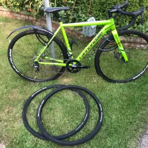 CANNONDALE 51cm CAAD X 20 SPEED DISC GRAVEL/ROAD BIKE WITH TIAGRA GEAR SYSTEM