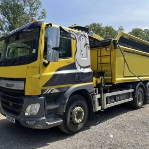 2016 DAF CF-330 6x2 Crane Vehicle - Image 2