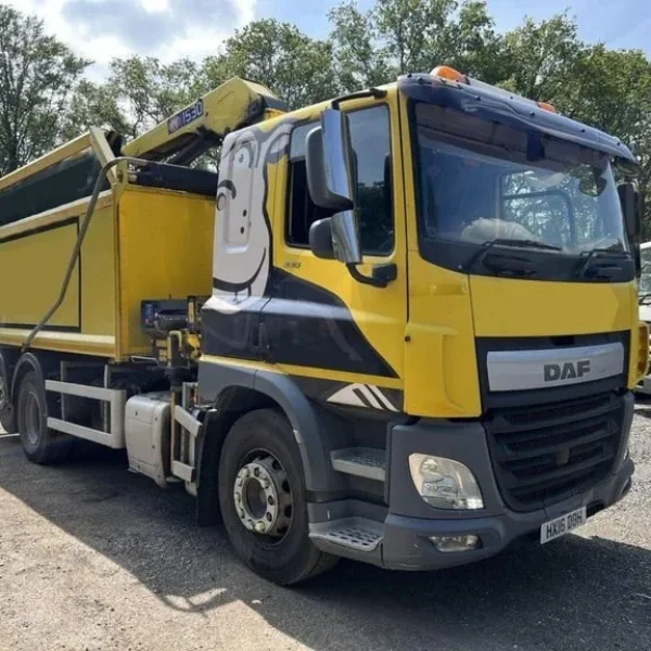 2016 DAF CF-330 6x2 Crane Vehicle