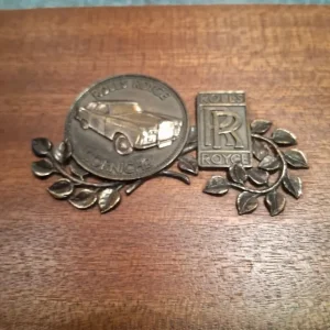 Wooden cigar trinket box with Rolls-Royce Corniche motif - Image 2