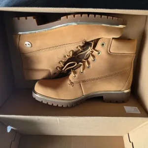 Womens Timberland boots - Image 2