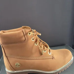 Womens Timberland boots - Image 3