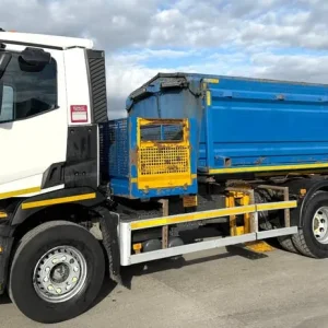 2017 Renault Volvo C380 Twin Chamber 3 Chute Hotbox Tipping Truck - Image 3