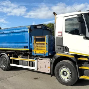 2017 Renault Volvo C380 Twin Chamber 3 Chute Hotbox Tipping Truck - Image 4