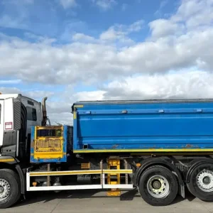 2017 Renault Volvo C380 Twin Chamber 3 Chute Hotbox Tipping Truck - Image 5