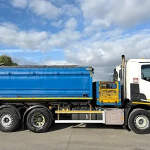 2017 Renault Volvo C380 Twin Chamber 3 Chute Hotbox Tipping Truck - Image 6