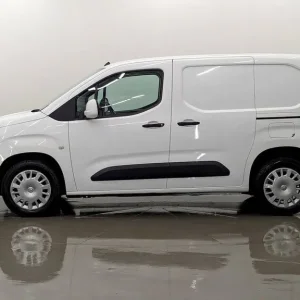 2021 Vauxhall Combo Turbo D 2300 Sportive Panel Van - Image 3