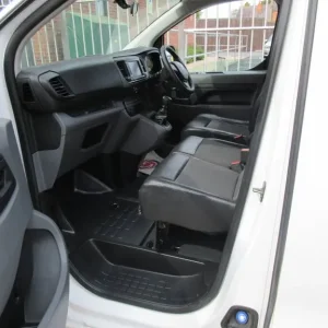 2020 Peugeot Expert 2.0 BlueHDi 120ps Panel Van Diesel Manual - Image 8
