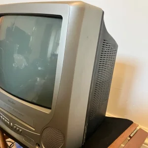 Bush 14” CRT TV - VHS combo + Remote - Retro Gaming - Image 2