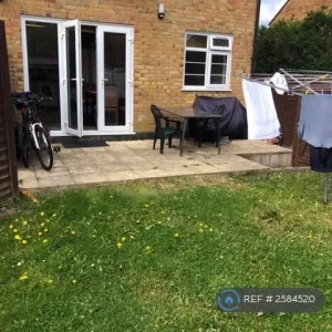 1 bedroom in Ryefield Avenue - Image 4