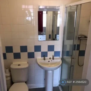 1 bedroom in Ryefield Avenue - Image 6