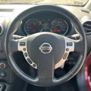 2013 Nissan Qashqai 1.6 5-door hatchback in red - Image 6