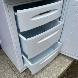 Hotpoint undercounter freezer RZA30P - Image 5