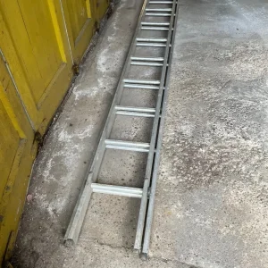 12 foot ladder extends to 22 feet - Image 2
