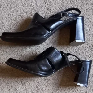 Ladies Black Leather Shoes Size 6, 3" Heels - Image 4