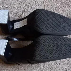 Ladies Black Leather Shoes Size 6, 3" Heels - Image 5