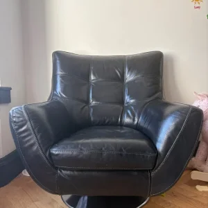 Italian leather sofa set with swivel chair - Image 2