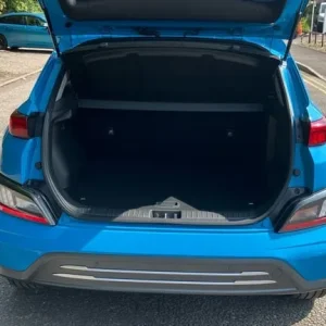 2021 Hyundai KONA Electric 64kWh 5-door SUV with all-wheel drive and smart features - Image 4
