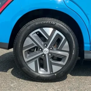 2021 Hyundai KONA Electric 64kWh 5-door SUV with all-wheel drive and smart features - Image 7