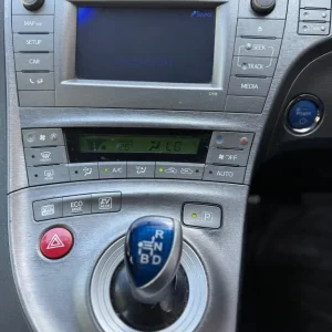 2015 Toyota Prius White Hybrid - Image 7