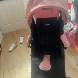 Cuggie pink pushchair - Image 2