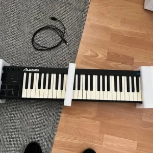 Alesis V49 Midi Keyboard - Image 2