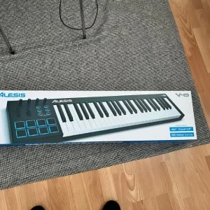 Alesis V49 Midi Keyboard