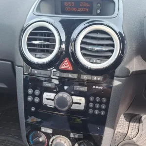 2010 Vauxhall Corsa SE 1.4i Hatchback - Image 3