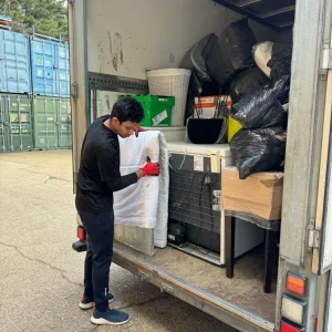 Man with van for removals and moving help - Image 8